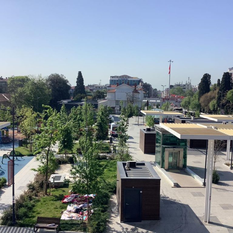 Bakırköy Özgürlük Meydanı’nda Yaşanan Görüntüyü Belediye Zabıtası Görmüyor mu?