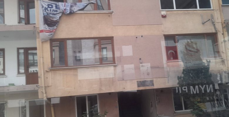 Bakırköy Zühuratbaba Caddesi Üzerinde Yıkım Var! Emniyet Önlemleri Yeterli mi?