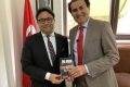 Sanatçı Ali Rıza Binboğa Kadıköy Kitap Fuarı’nda