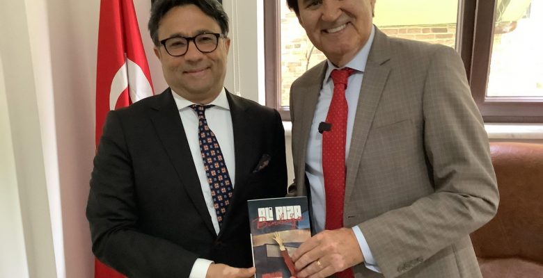 Sanatçı Ali Rıza Binboğa Kadıköy Kitap Fuarı’nda