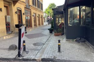 Yeşilköy’de Alişan Yedibaşlar Sokak’ta Yaya Yolları İşgal Altında, Denetim Nerede?