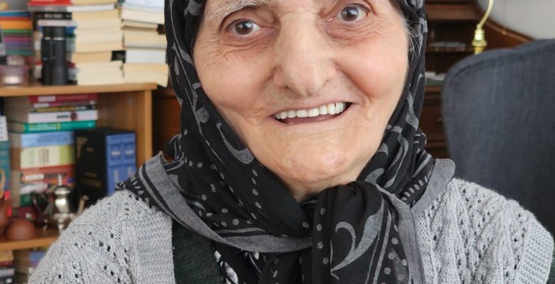 Müslümanliği Öğreten Kadın 