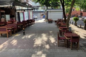 Bakırköy’de Yaya Yolları Masalarla İşgal Edilmiş