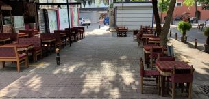 Bakırköy’de Yaya Yolları Masalarla İşgal Edilmiş