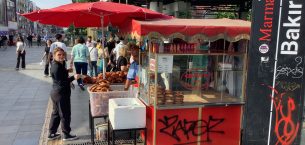 Simit Sevenler, Açıkta Satılan Simitleri Almayın !