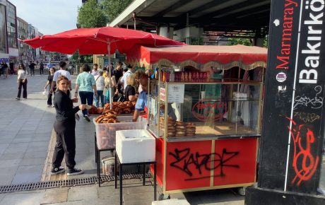 Simit Sevenler, Açıkta Satılan Simitleri Almayın !