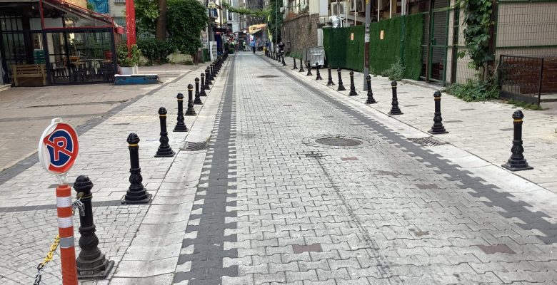 Bakırköy Fen İşleri Personeli Caddelerimizi Güzelleştiriyor, Bakırköylüler de Sahip Çıkmalı