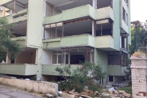 Yeşilköy Dr. Kalangos Sokak’ta Yıkım Var, Güvenlik Önlemleri Yok ?