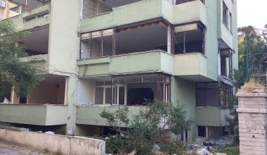 Yeşilköy Dr. Kalangos Sokak’ta Yıkım Var, Güvenlik Önlemleri Yok ?