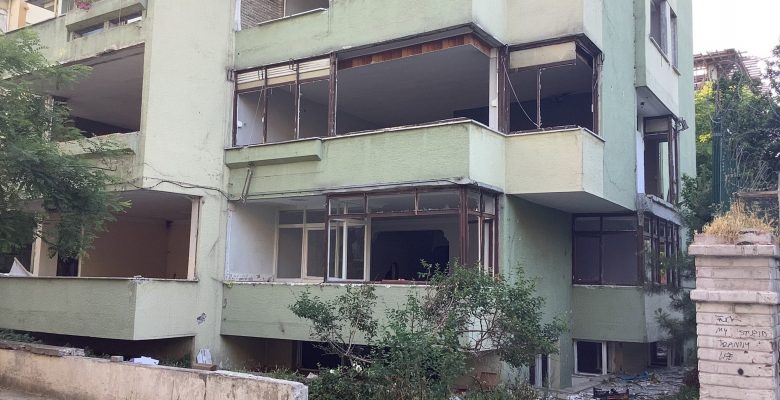 Yeşilköy Dr. Kalangos Sokak’ta Yıkım Var, Güvenlik Önlemleri Yok ?