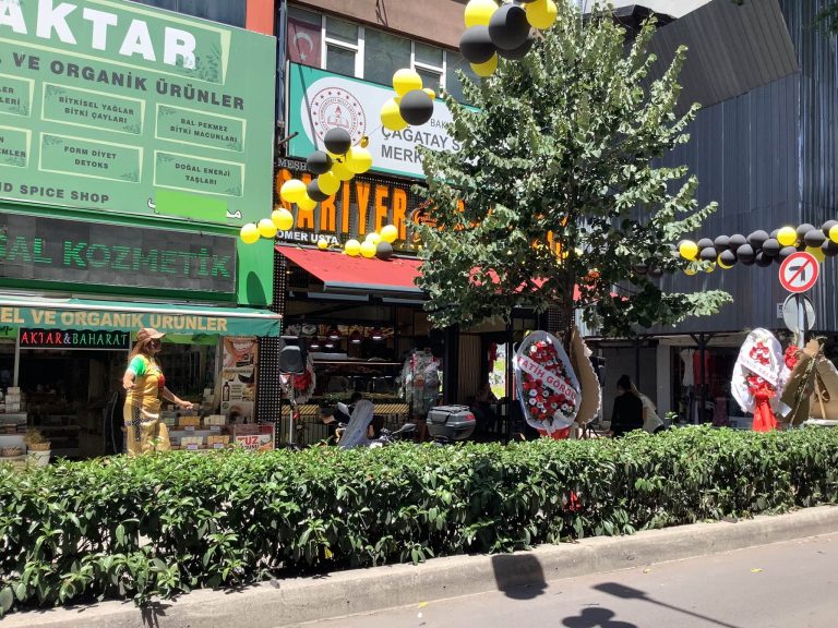 Bakırköy İstanbul Caddesi’ndeki Pazar Günü Açılışlarına Dair Bir Çağrı
