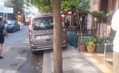 Filiz Sokak’taki Yaya Yolunun Araçlarla İşgal Edilmesine Çağrımız Filiz Sokak’taki Yaya Yolunun Araçlarla İşgal Edilmesine Çağrımız