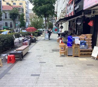 İstanbul Caddesi’ndeki Esnafa Çağrımız: Yaya Yollarını Kapatmayalım