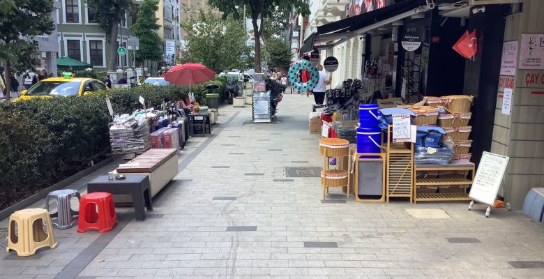 İstanbul Caddesi’ndeki Esnafa Çağrımız: Yaya Yollarını Kapatmayalım