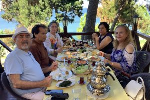 Hak Evrensel Hatay Sofrası’nda Zafer Tuncu’nun Kahvaltı Misafiriydik
