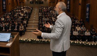 Fen Bilimleri Bahçelievler Anadolu Lisesi Kurucusu Canip Aziti İle Gazeteci  Ayson Karabağ Röportaj Videosu