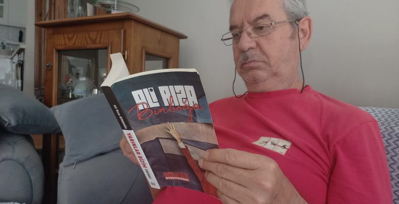 Öğrencilik Yıllarında Ali Rıza Binboğa’nın Taklidini Yapan Turabi Boran, Yıllar Sonra Sanatçının Kitabına Kavuştu