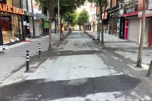 Manşet Haber Ebuzziye Caddesi’ndeki Yamalı Yollardan ve Bakımsızlıktan Utanıyorum