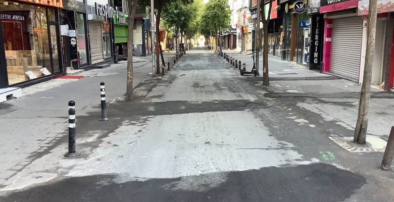 Manşet Haber Ebuzziye Caddesi’ndeki Yamalı Yollardan ve Bakımsızlıktan Utanıyorum