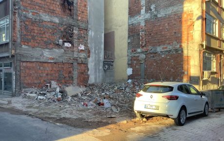 Bakırköy’de Yıkım Yapan Firmalar Belediyeyi de Vatandaşı da Dinlemiyor mu?
