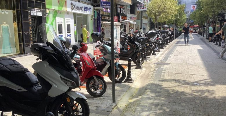 Halkın Yolu Motorlara Değil, Yayalara Ait Olmalı!