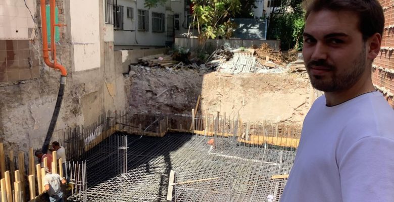 Kartaltepe Mahallesi’nde Çağlar İnşaat’tan Temel Atarken Örnek Davranış